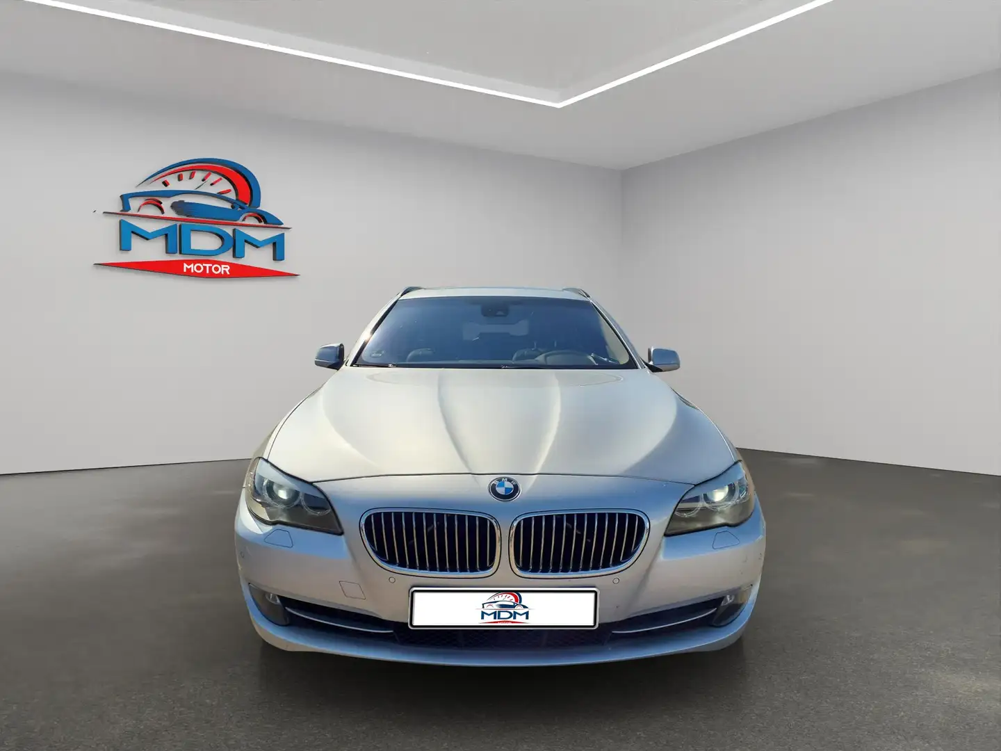 BMW 528 528iA Touring Gris - 2