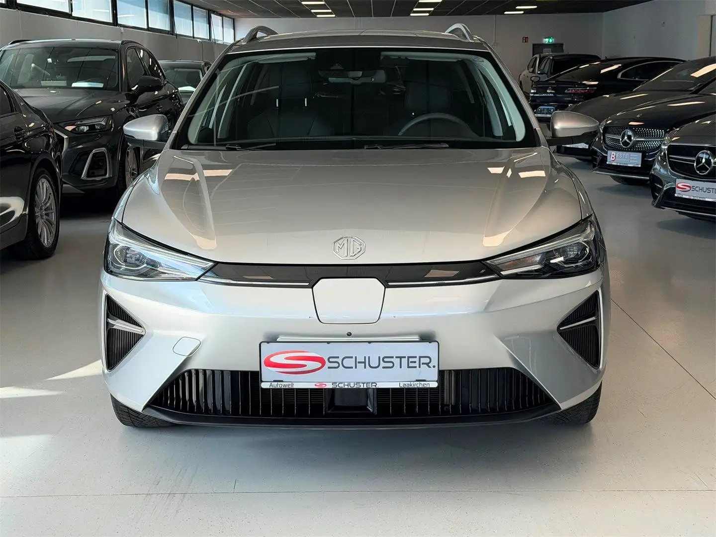MG MG5 EV Luxury 50,3 kWh Standard Reichweite Silber - 2