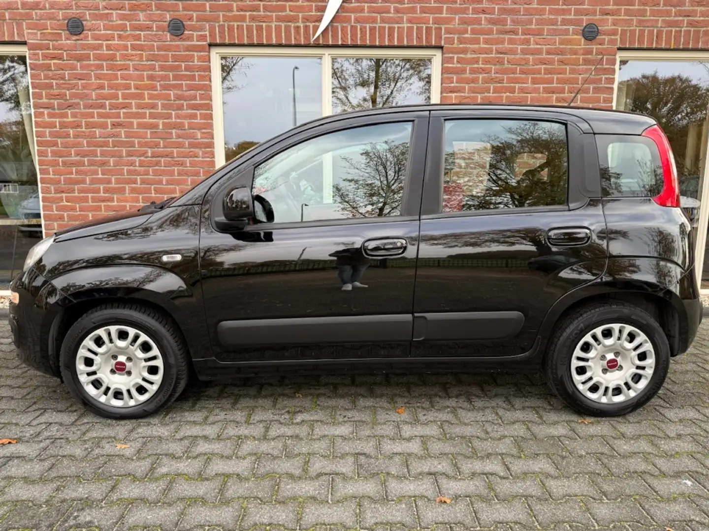 Fiat Panda 0.9 TwinAir Ed. Cool NIEUWE APK / NIEUWE KOPPELING Zwart - 2