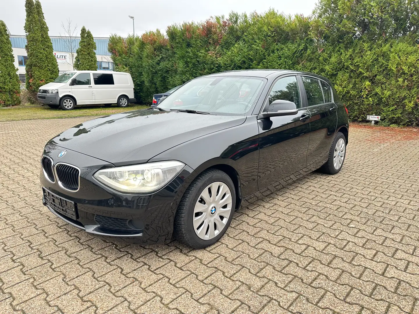 BMW 116 116i M Paket, Top Zustand, Navi, Klimaautomatik Schwarz - 1