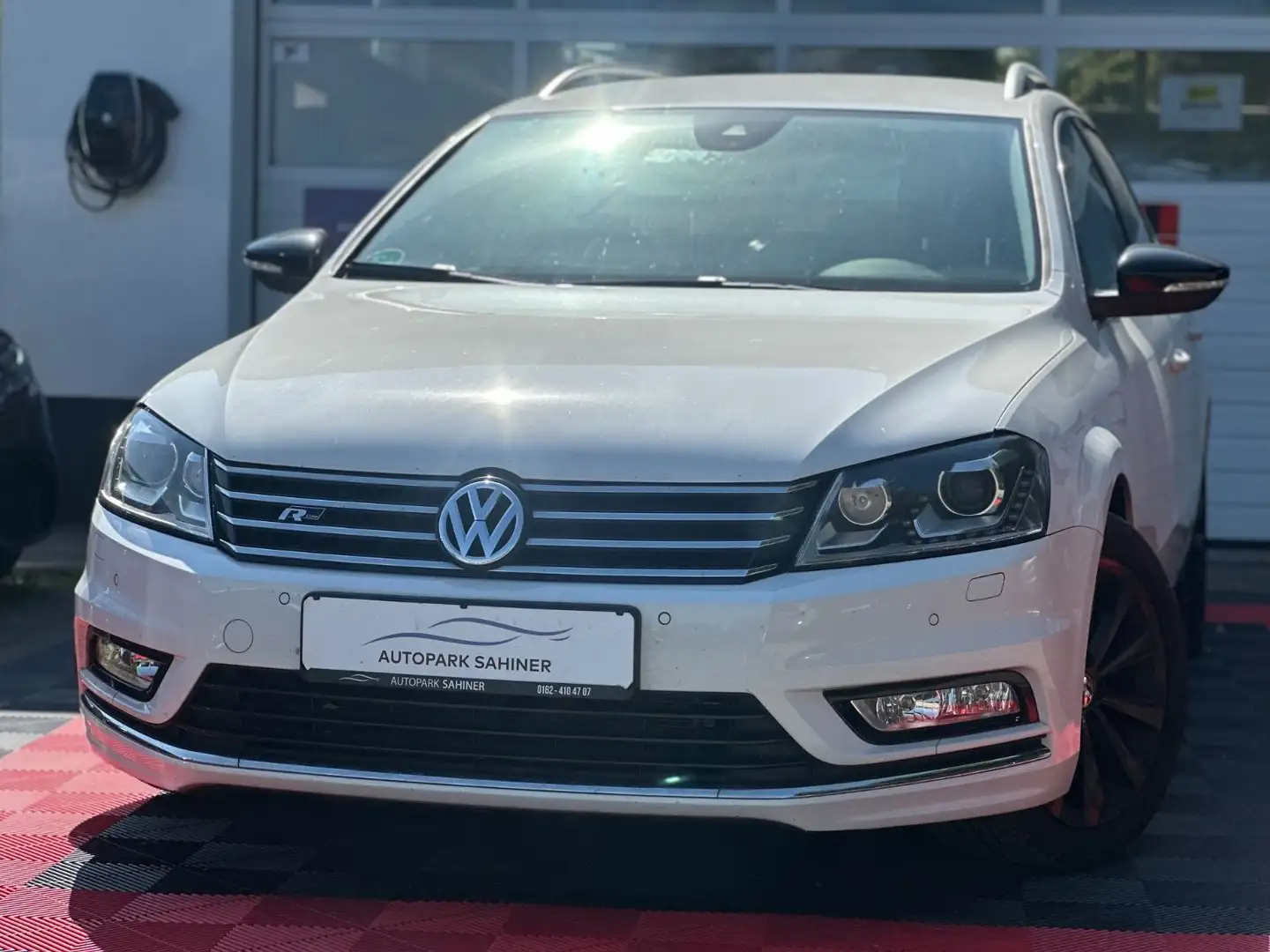 Volkswagen Passat Variant PASSAT VARIANT R LINE*1.HAND*MASSAGE Weiß - 2