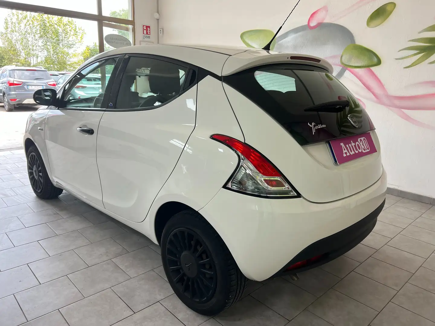 Lancia Ypsilon Ypsilon III 2015 1.2 Elefantino Blu s Wit - 2