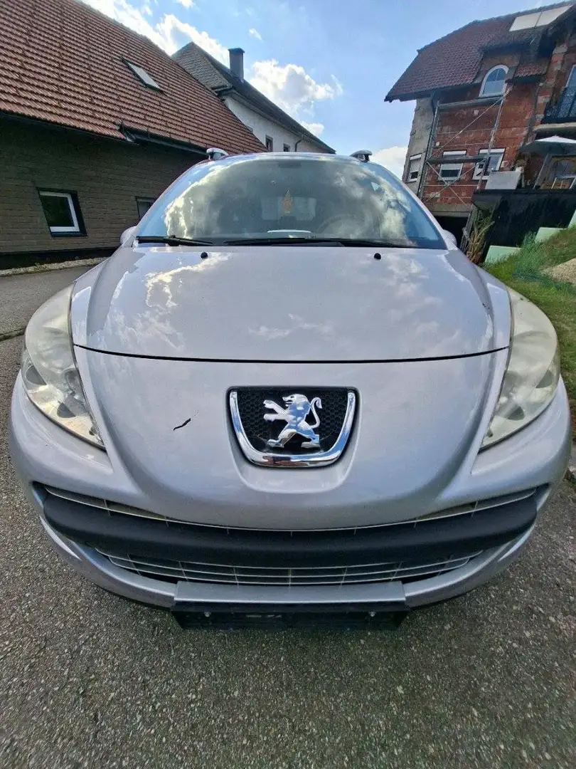 Peugeot 207 207 SW Lion Edition 1,4 16V VTi Lion Edition Silber - 2