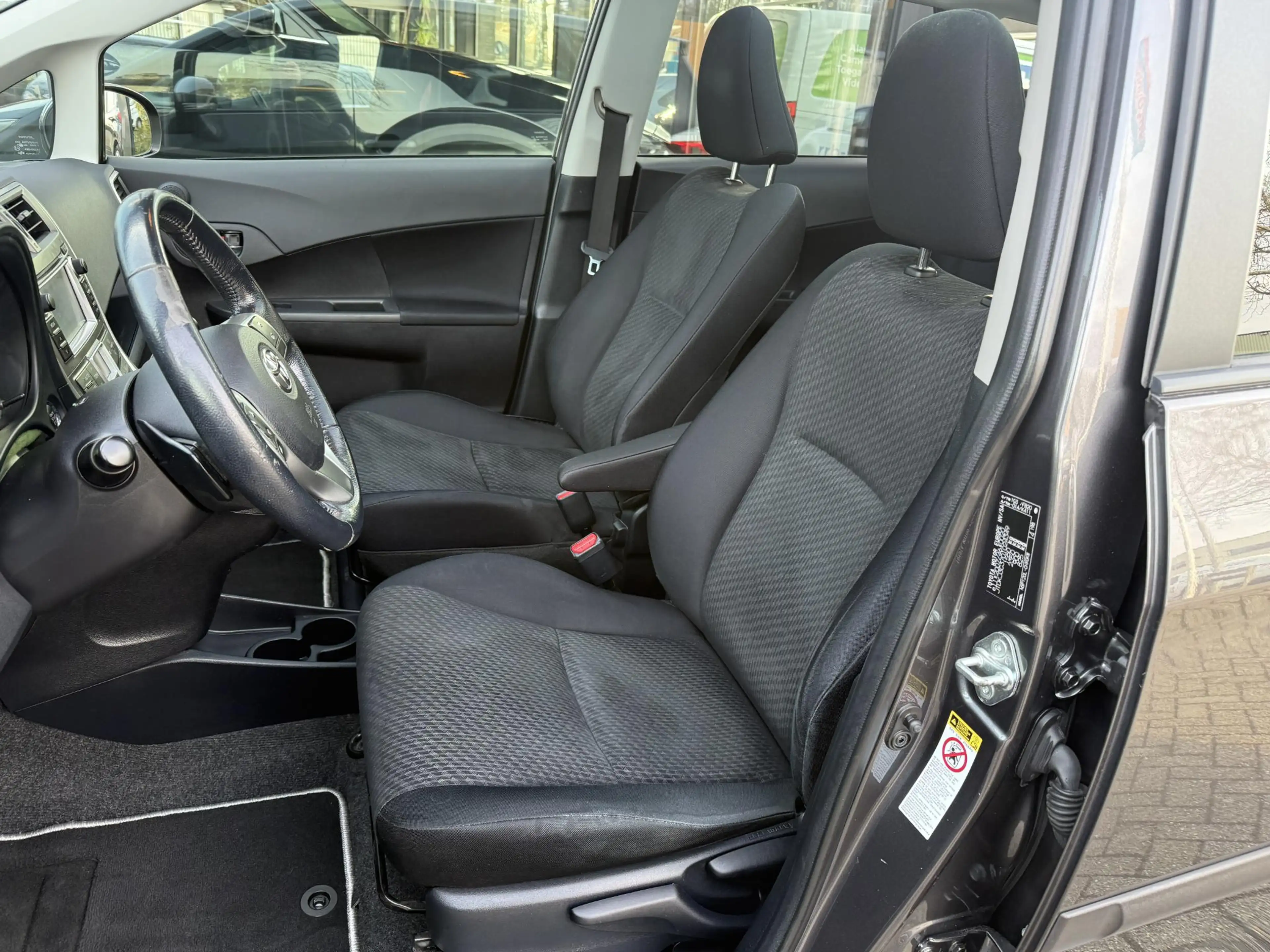 Toyota Verso-S 1.3 VVT-i Dynamic Navi — photo 12
