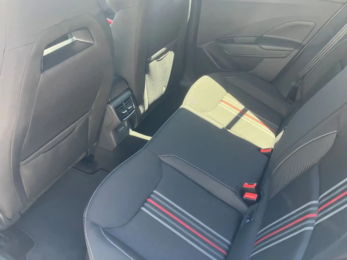 Skoda Fabia 1,5TSi Monte Carlo DSG ACC 17Zoll GV5 Kamera Weiß - 2