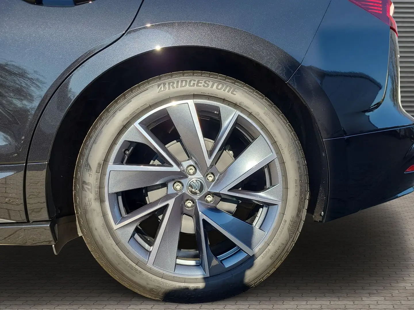 Skoda Enyaq iV 60 Sportline Schwarz - 2