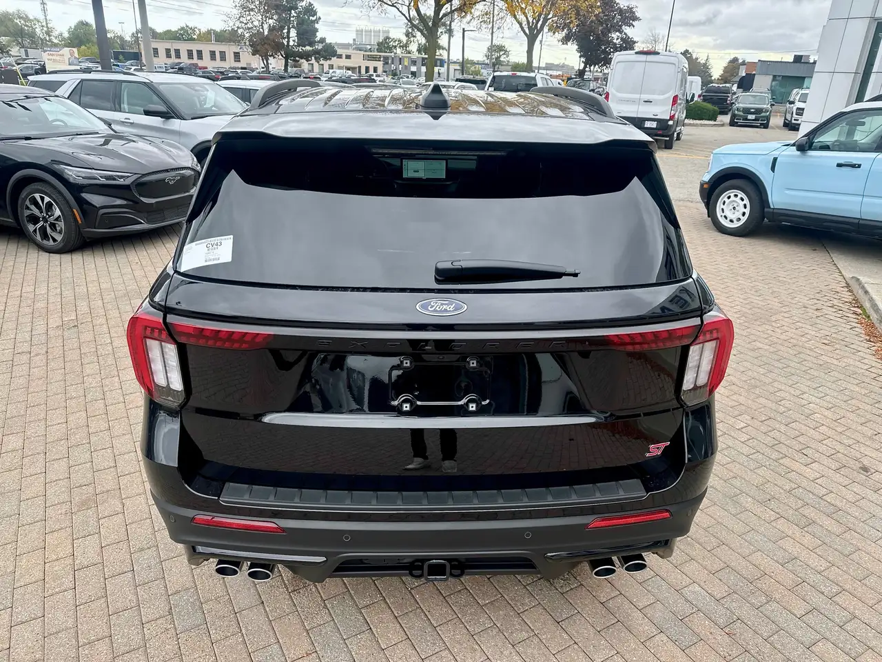Ford Explorer снимка Ford Explorer
