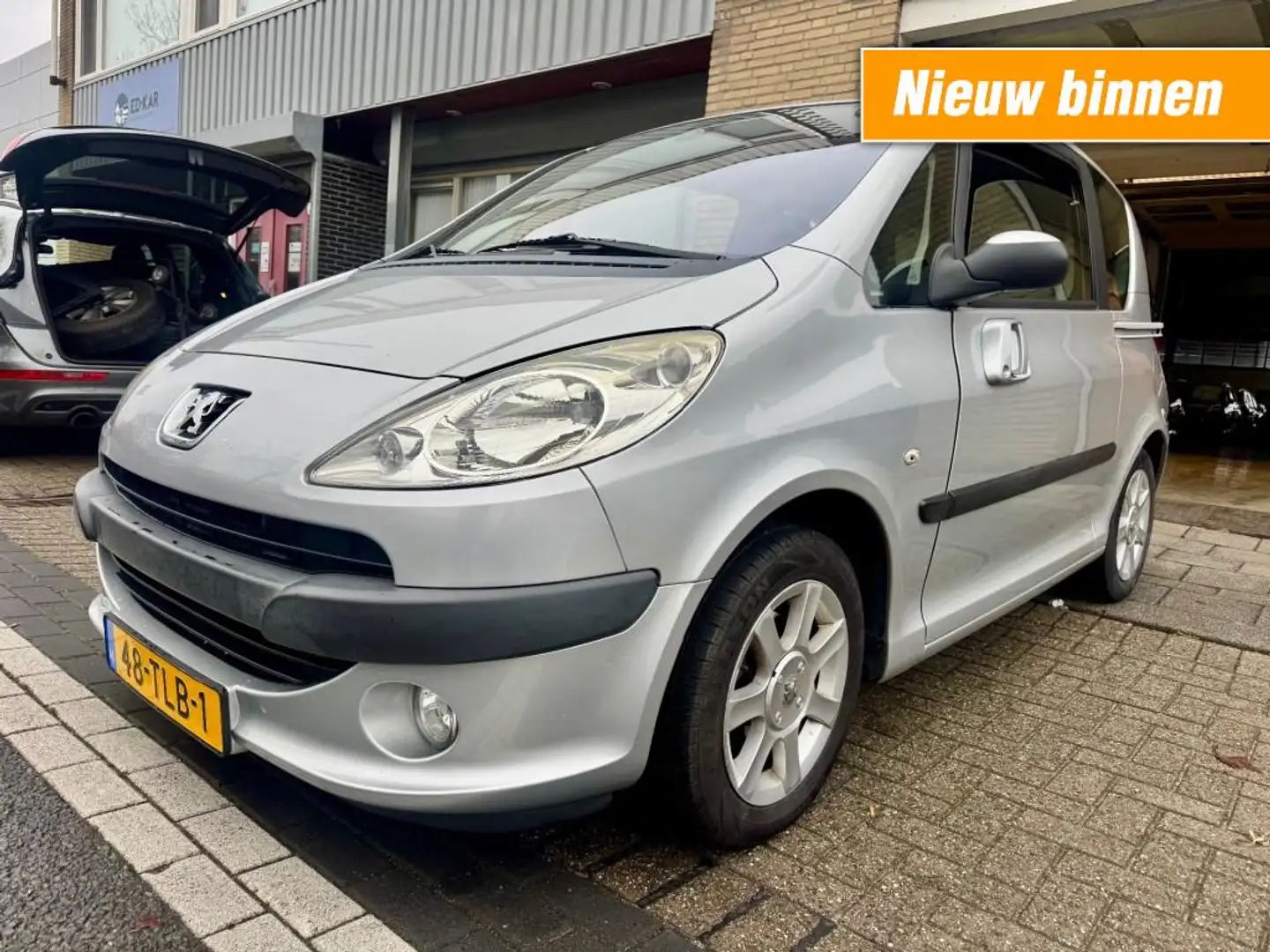 Peugeot 1007 1.4 Gentry AIRCO TREKHAAL NETTE AUTO RIJDT GOED AP Grijs - 1
