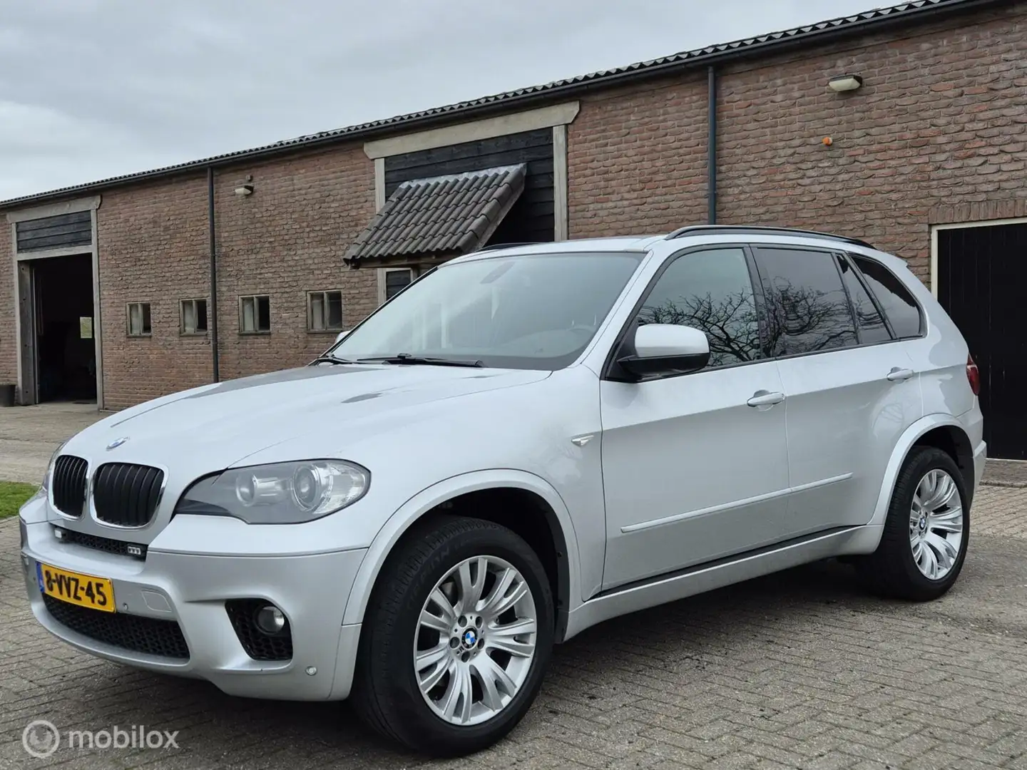 BMW X5 xDrive30d Executive M-Sport Grijskenteken 3500KG Grijs - 2
