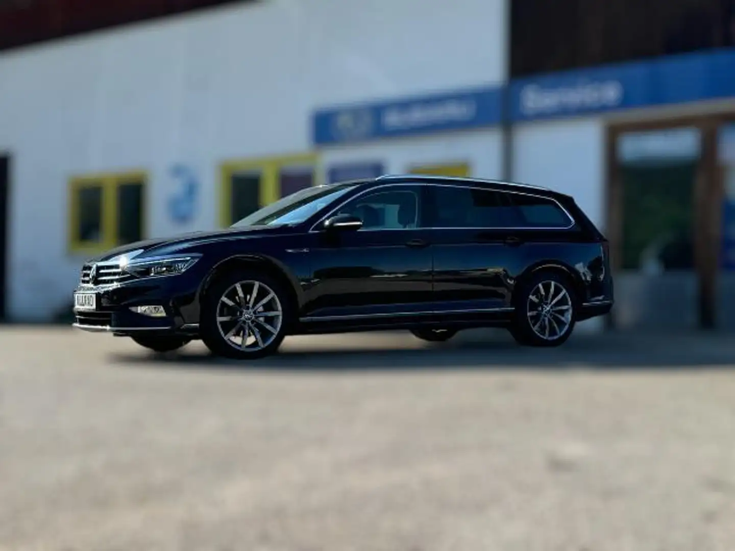 Volkswagen Passat Variant 4Motion 2.0 TDI Elegance *R-Line Paket* AHK Schwarz - 2