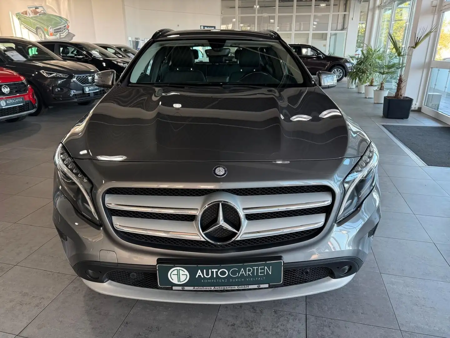 Mercedes-Benz GLA 200 *Style*Automatik*Bi-Xenon*Navi*Leder* Grau - 2