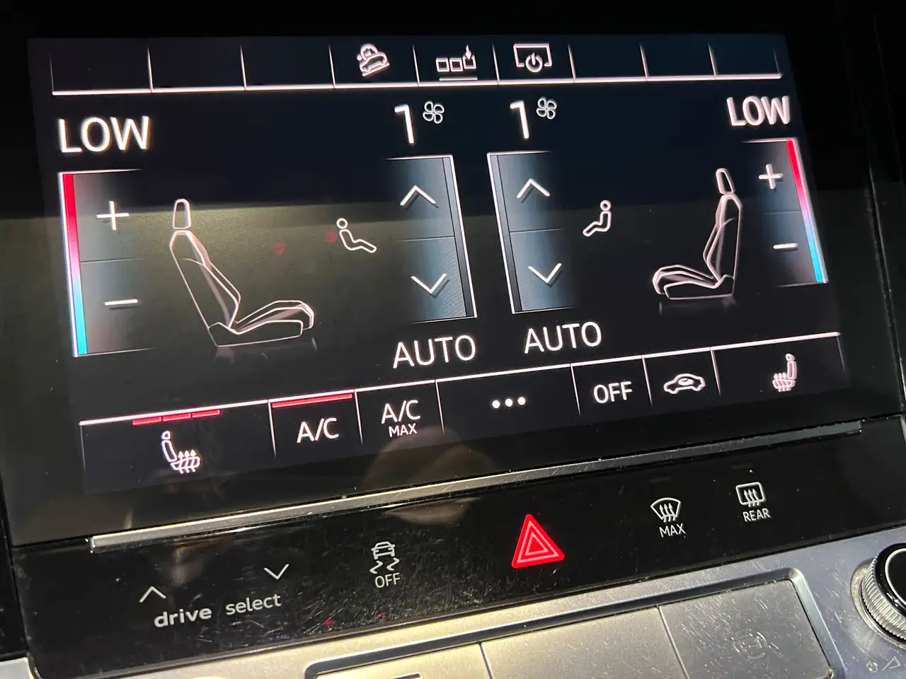 AUDI E-TRON QUATTRO 331CH - S LINE - BLACK PACK - 21" ALU - CAMÉRA D'AIDE AU STATIONNEMENT - HAYON ÉLECTRIQUE - 1ERE MAIN - TVA DEDUCTIBLE