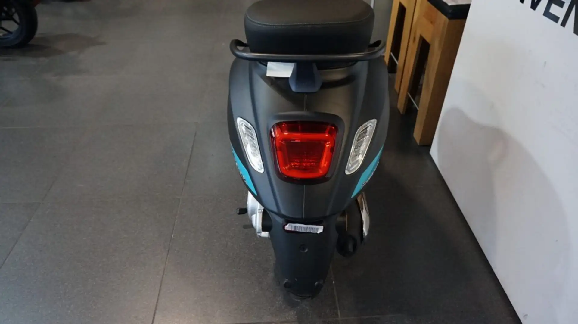 Vespa Primavera 50 4T S SPORT NERA OPACA Zwart - 2