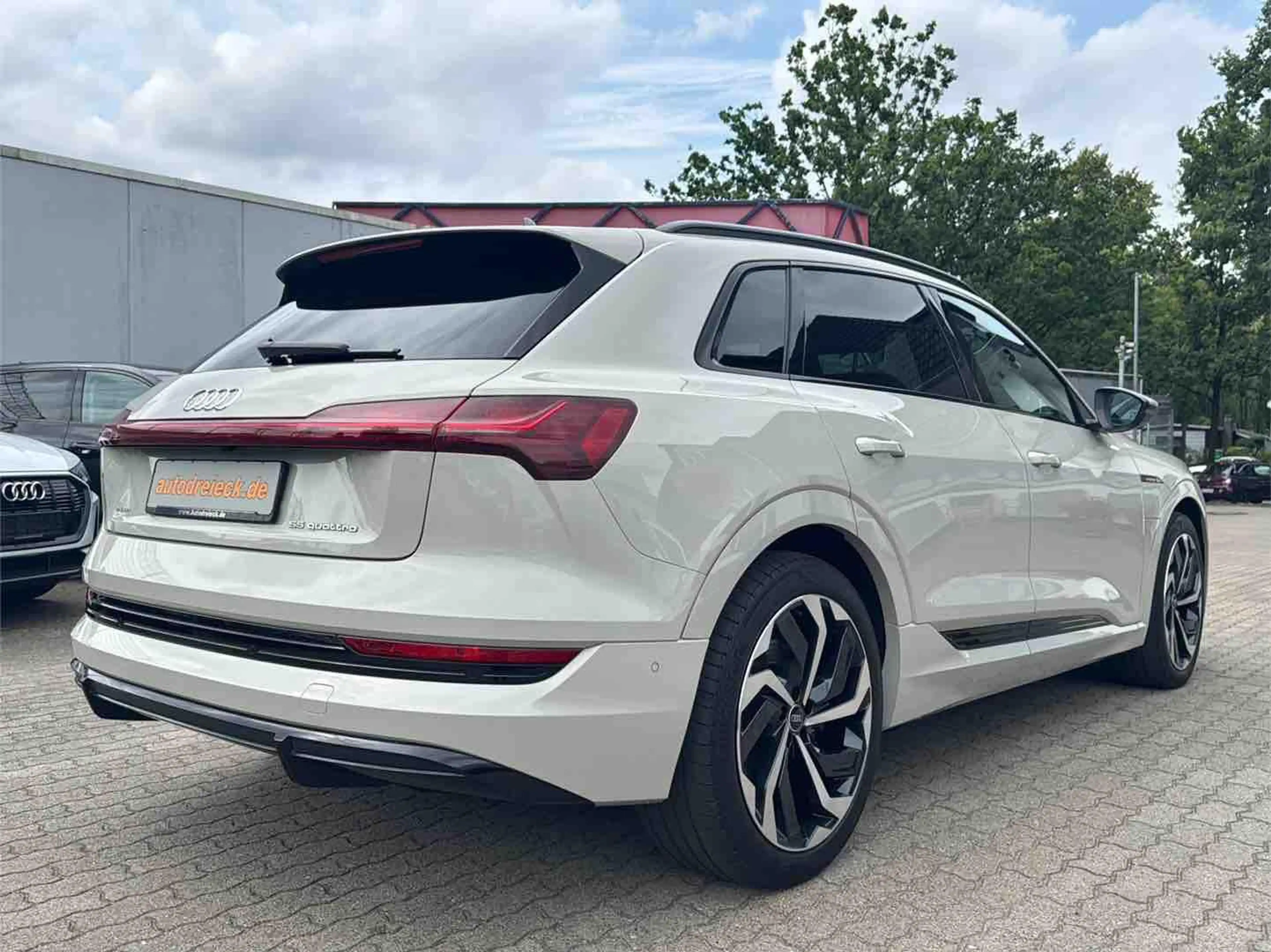 Audi e-tron 55 2x S line ACC HuD PANO MATRIX 21Z B&O — photo 7