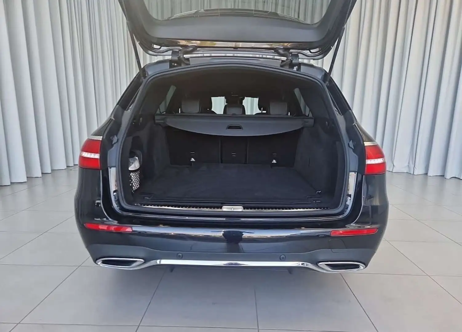 Mercedes-Benz E 220 d T Austria Edition 4MATIC Aut. - 2