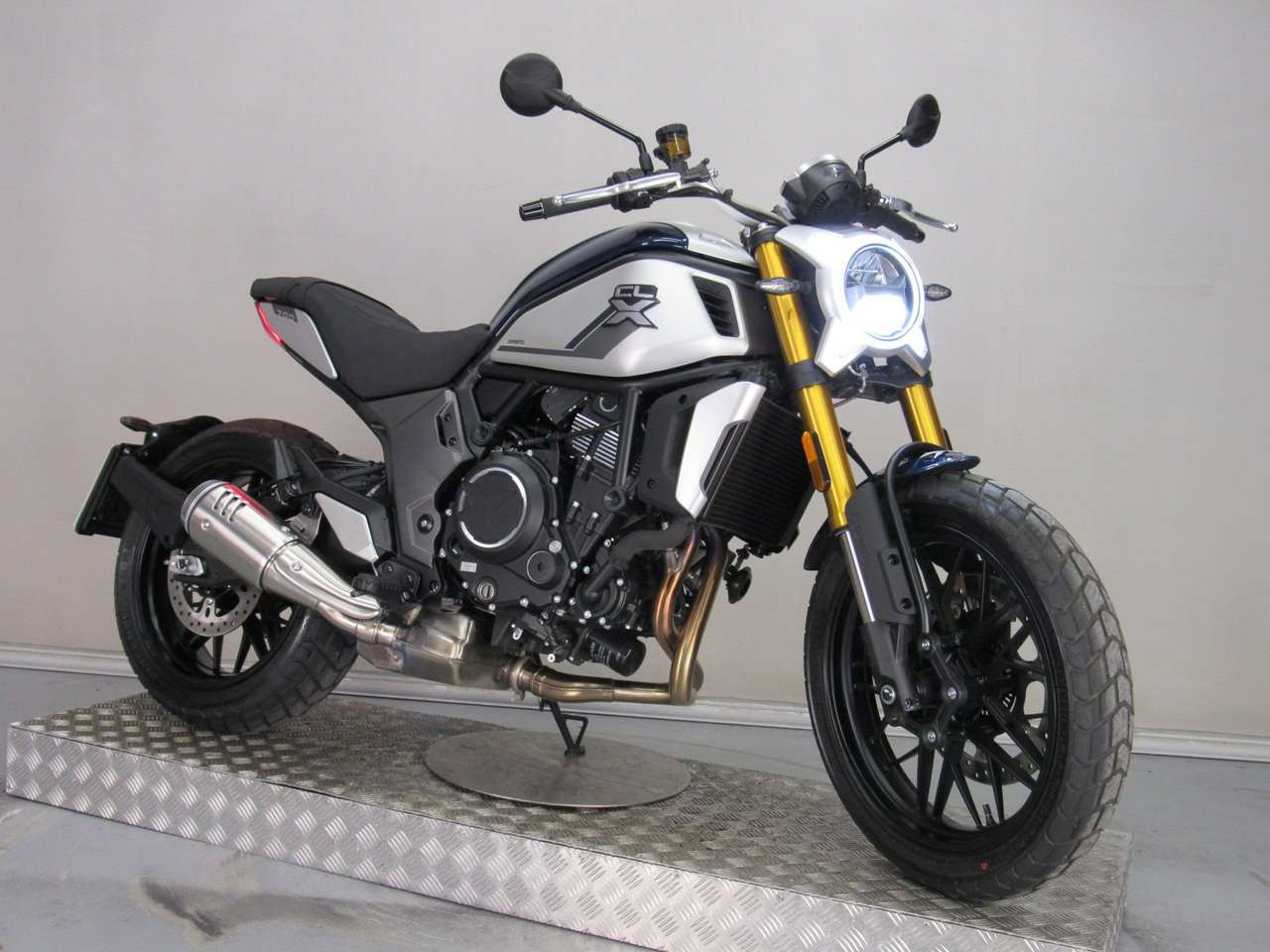 CFMOTO 700 CL-X HERITAGE