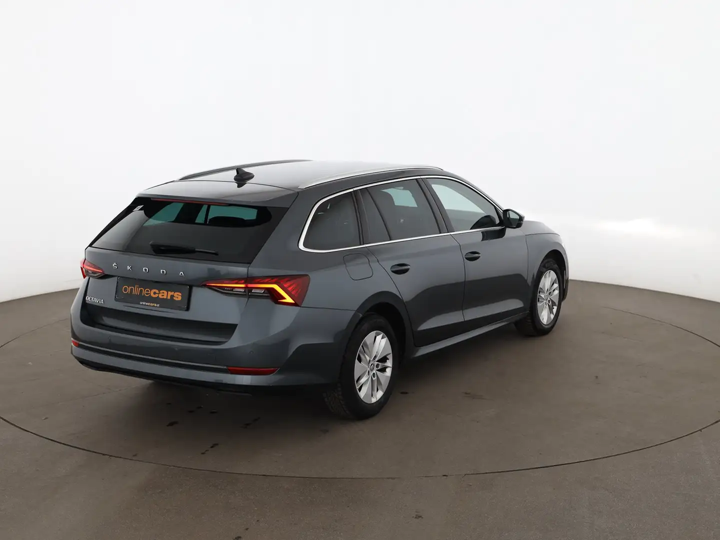 Skoda Octavia Combi 2.0 TDI Ambition Aut LED RADAR NAVI Grau - 2