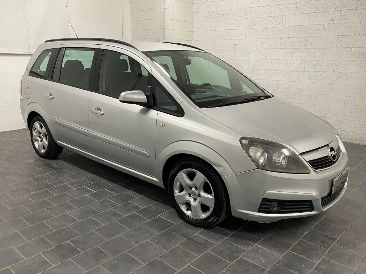 Opel Zafira 1.9 CDTI 120CV Enjoy-7posti Gris - 1