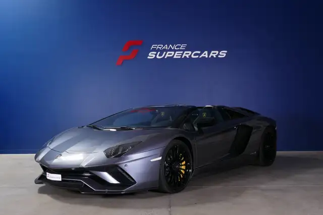 Lamborghini Aventador LP 740-4 Roadster S
