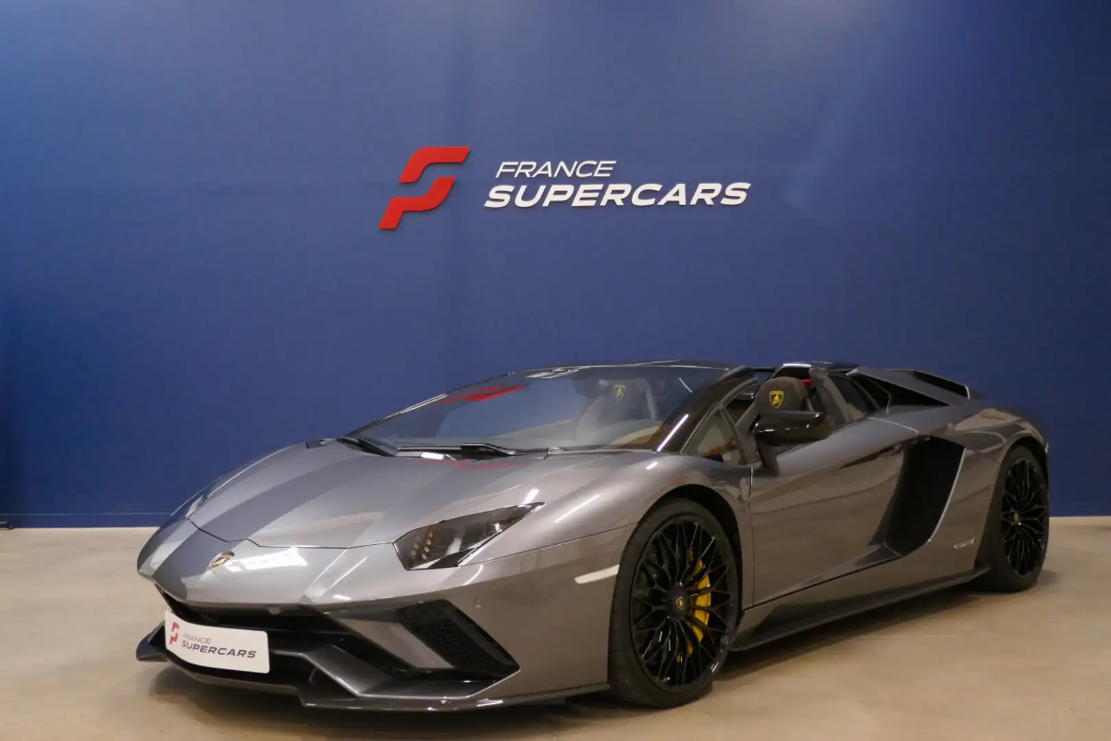Lamborghini Aventador LP 740-4 Roadster S - 2