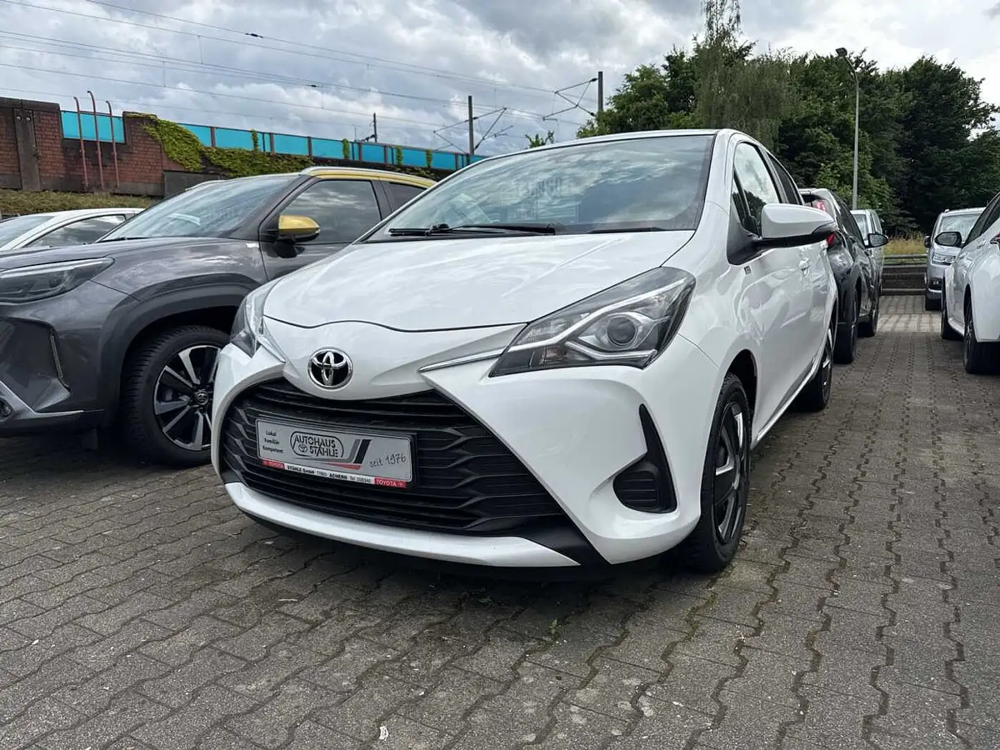 Toyota Yaris 5-Türer 1,5-Dual-VVT-iE Comfort RFK, Klima Blanc - 1