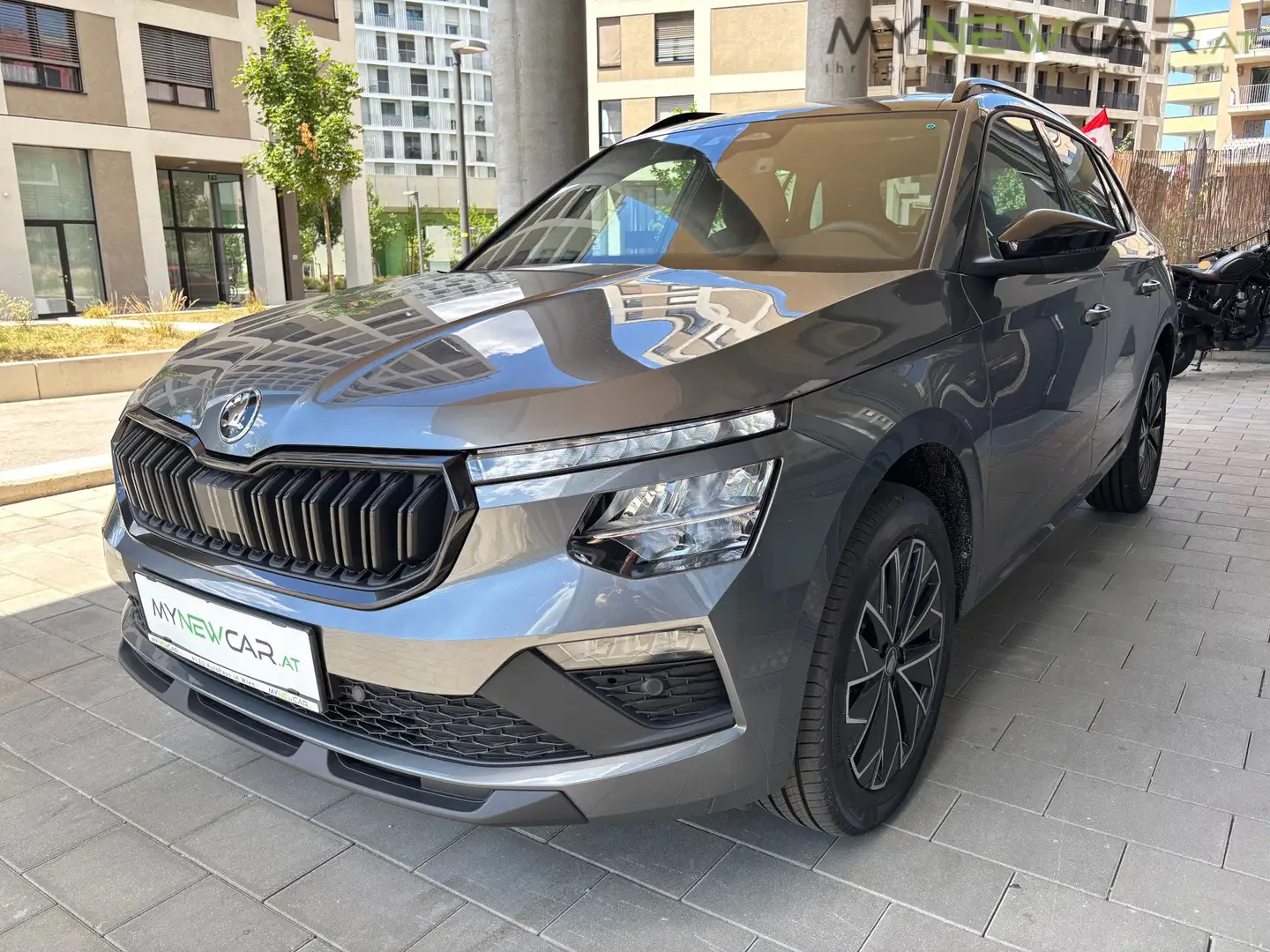 Skoda Kamiq Black Edition TSI *TAGESZULASSUNG* Grau - 2