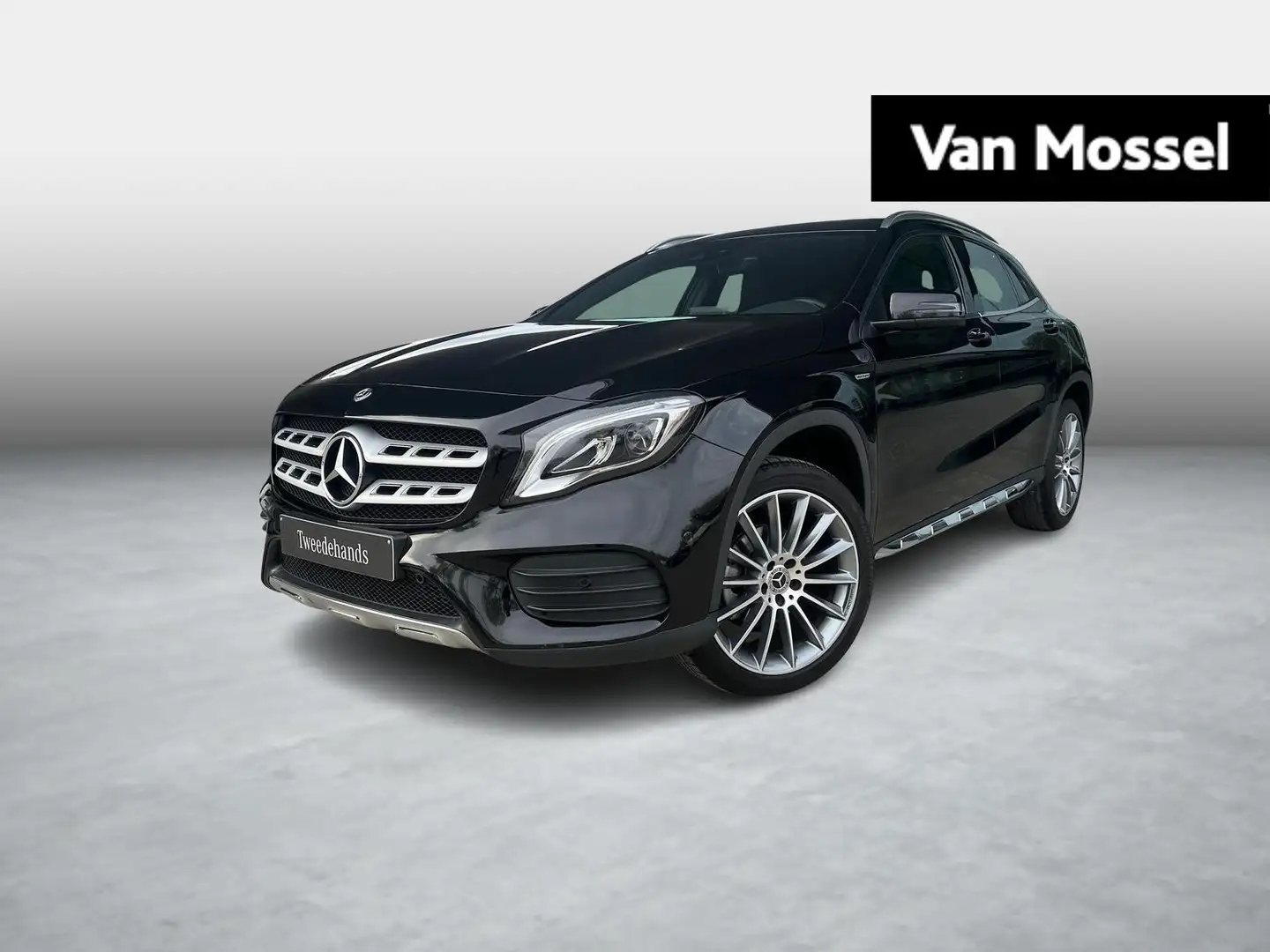 Mercedes-Benz GLA 200 AMG LINE + NIGHT EDITION + LEDER + LED + PTS + CAM Schwarz - 1