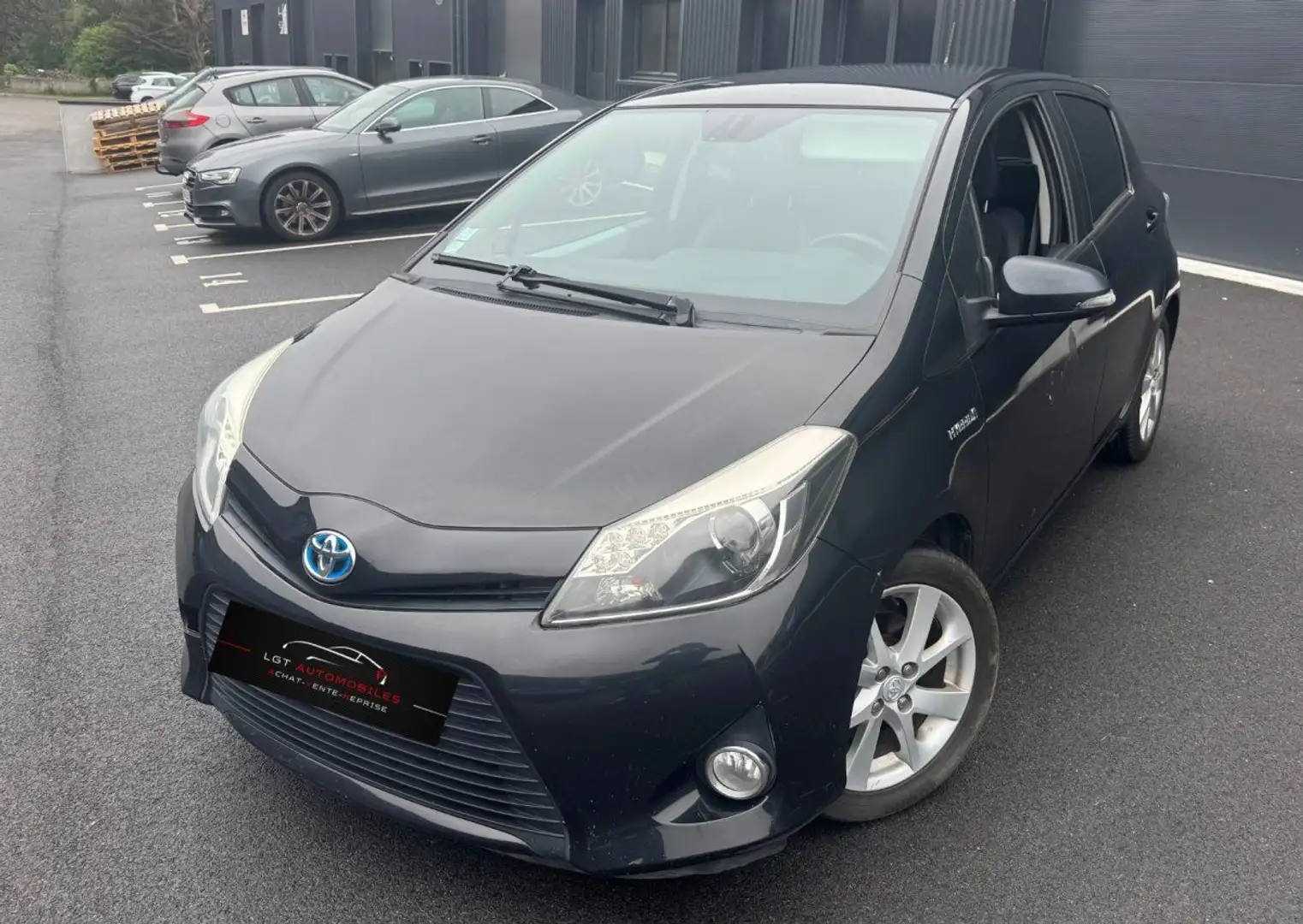 Toyota Yaris 1.5 VVTi Hybrid 75 cv Boîte auto Чорний - 2