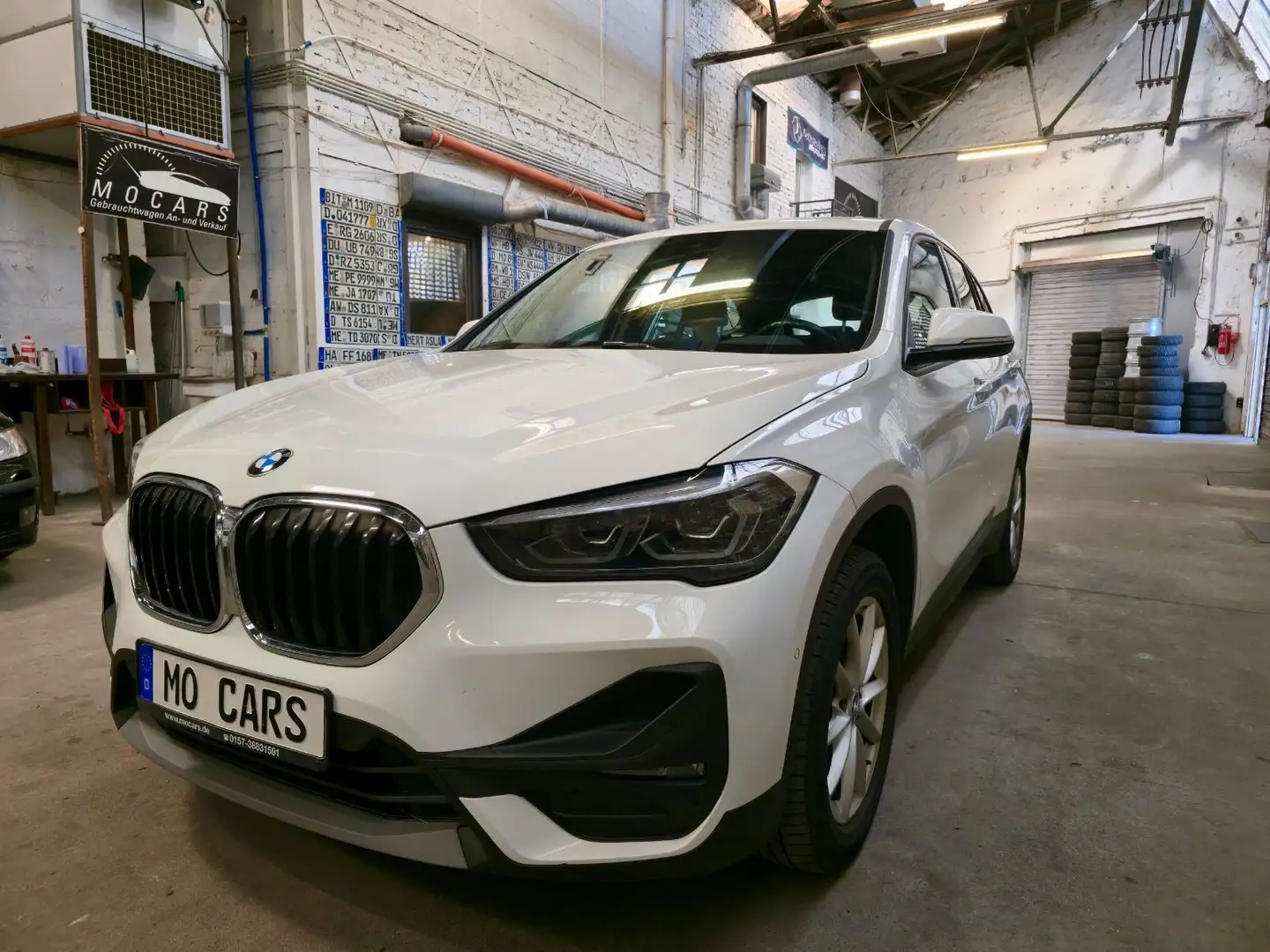 BMW X1 sDrive 18 d Advantage*Navigationssystem* Weiß - 1