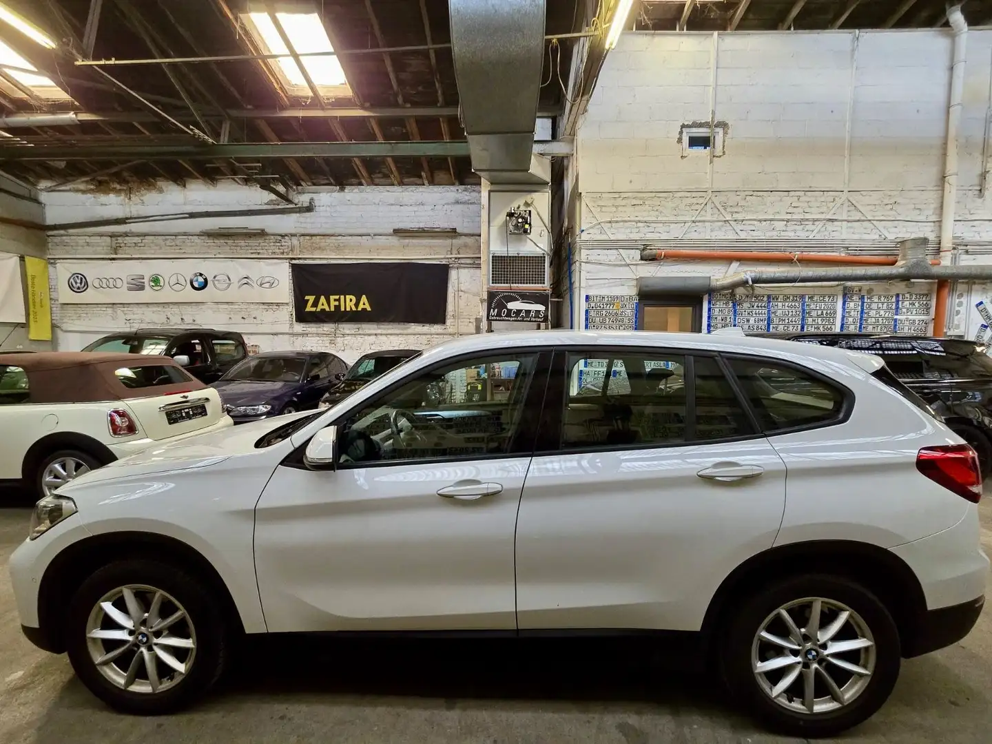 BMW X1 sDrive 18 d Advantage*Navigationssystem* Weiß - 2