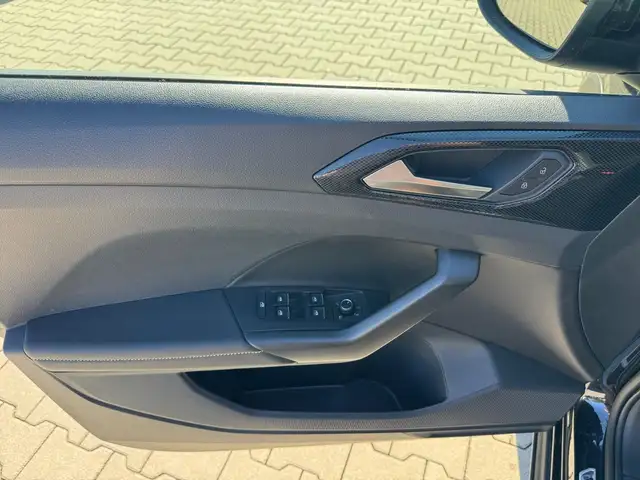 Volkswagen T-Cross view 16