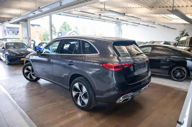 Mercedes-Benz GLC view 5