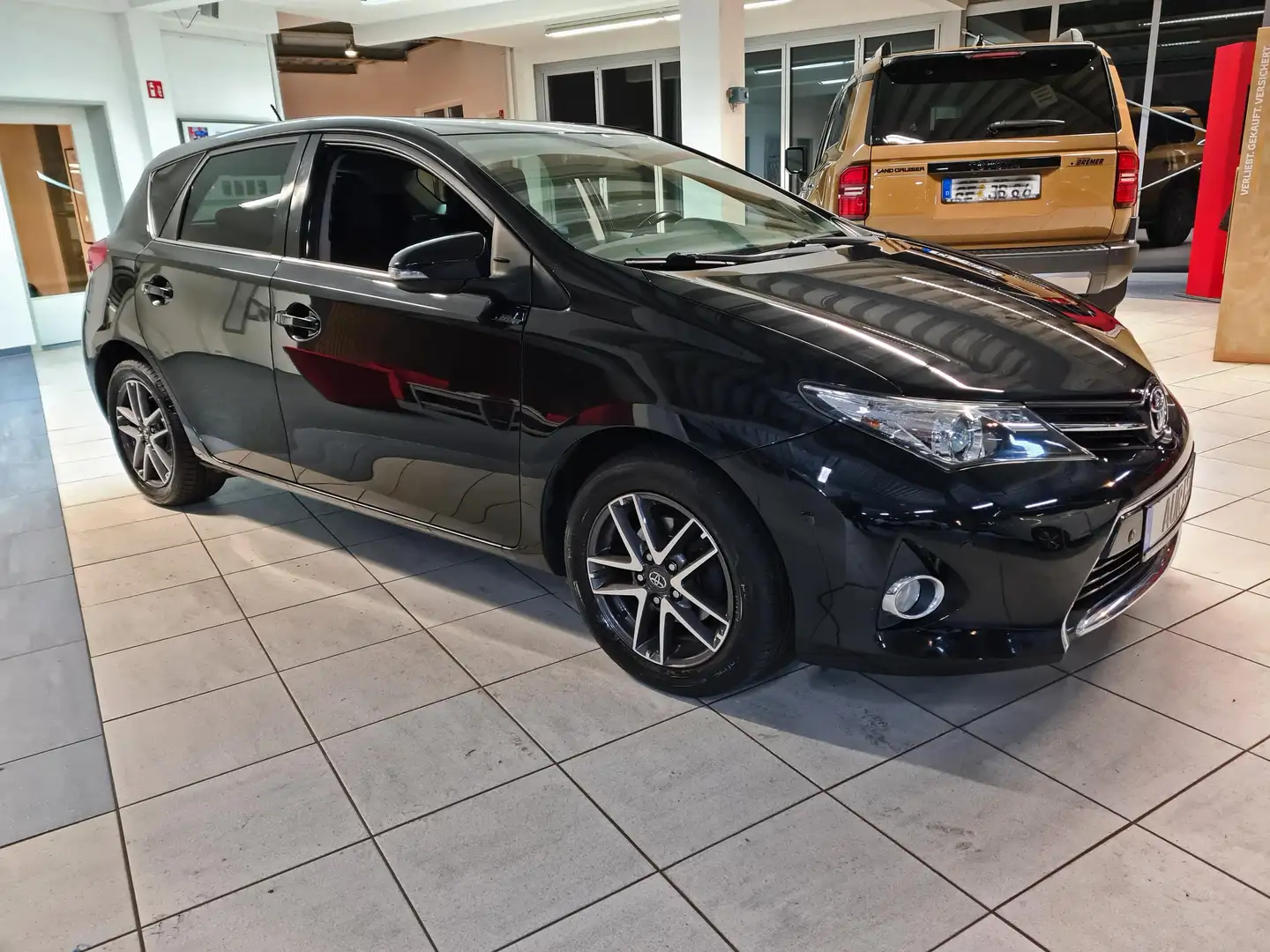 Toyota Auris Auris 1.6 Valvematic Life Plus + Navi Schwarz - 2