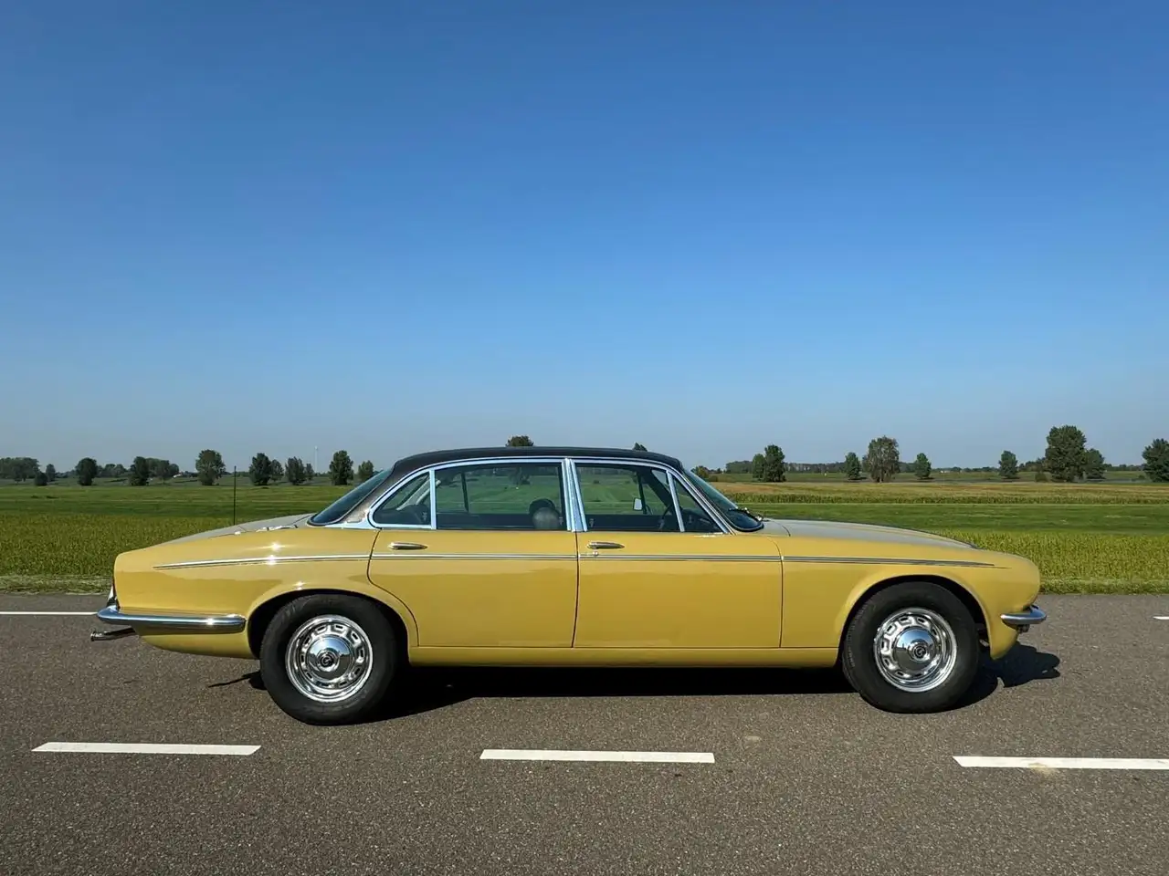 Daimler Double Six 5.3 V12 origineel NL auto, zeer lage km stand, foto 9