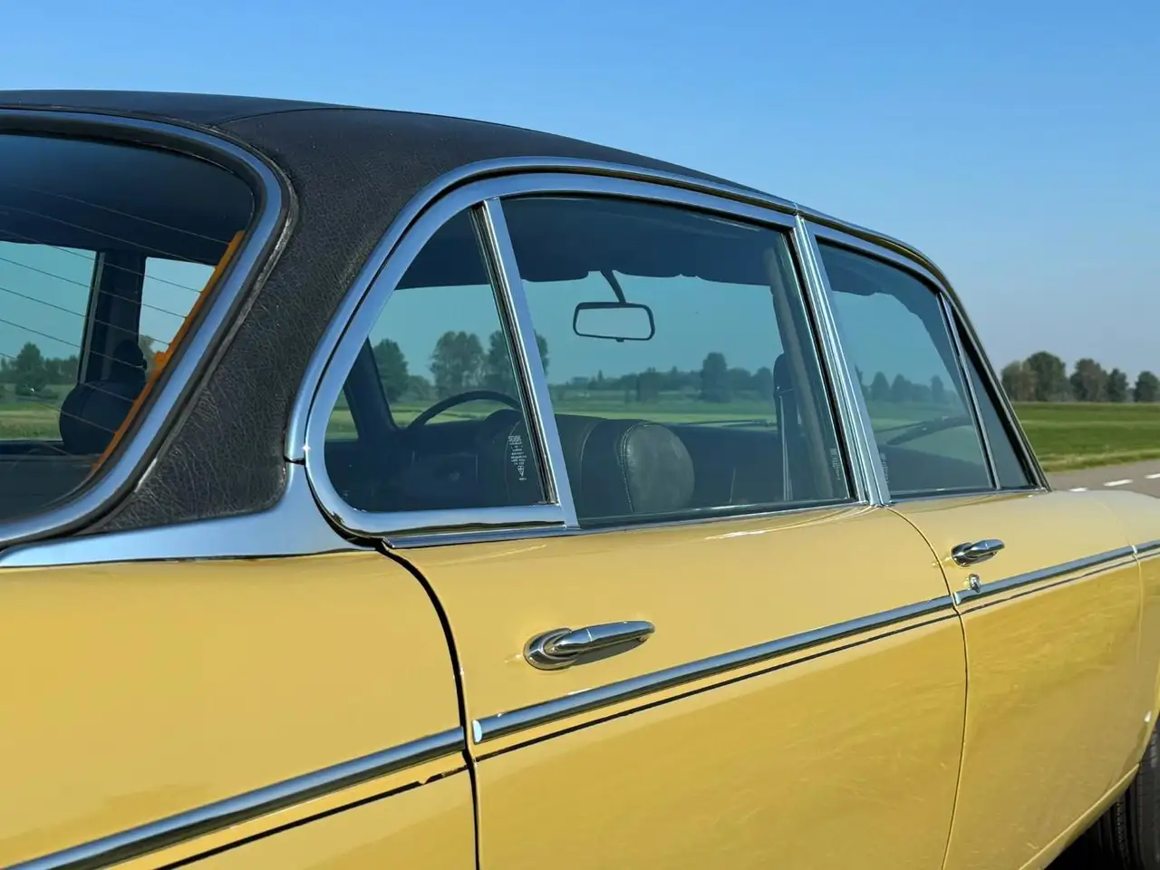 Daimler Double Six 5.3 V12 origineel NL auto, zeer lage km stand, foto 11