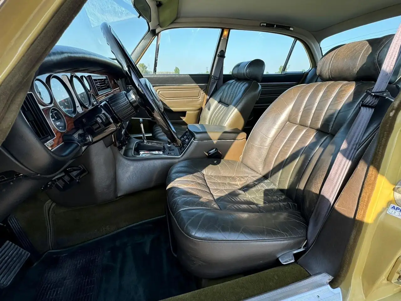 Daimler Double Six 5.3 V12 origineel NL auto, zeer lage km stand, foto 5