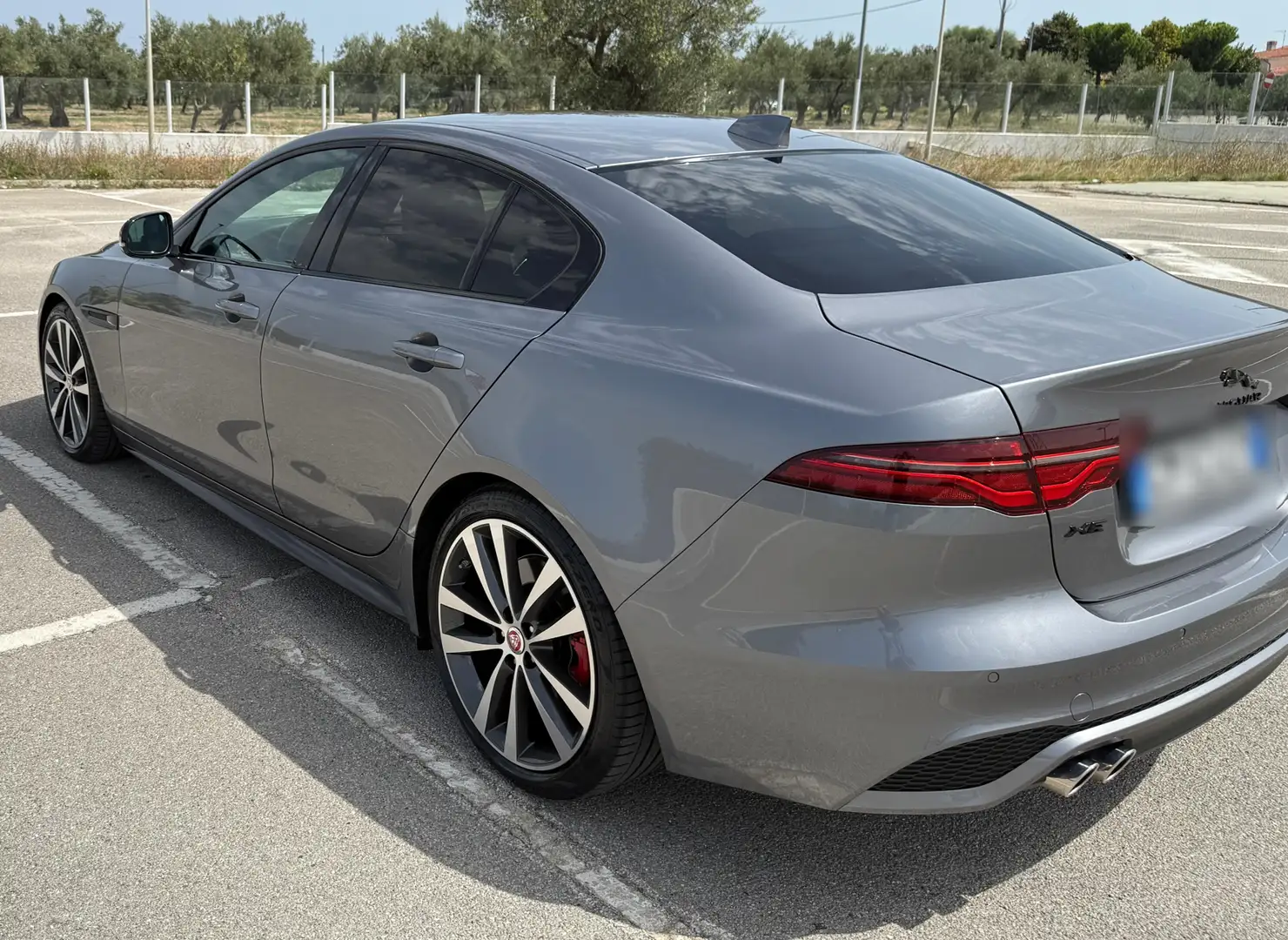 Jaguar XE XE 2.0d i4 mhev R-Dynamic Black rwd 204cv auto Gri - 2