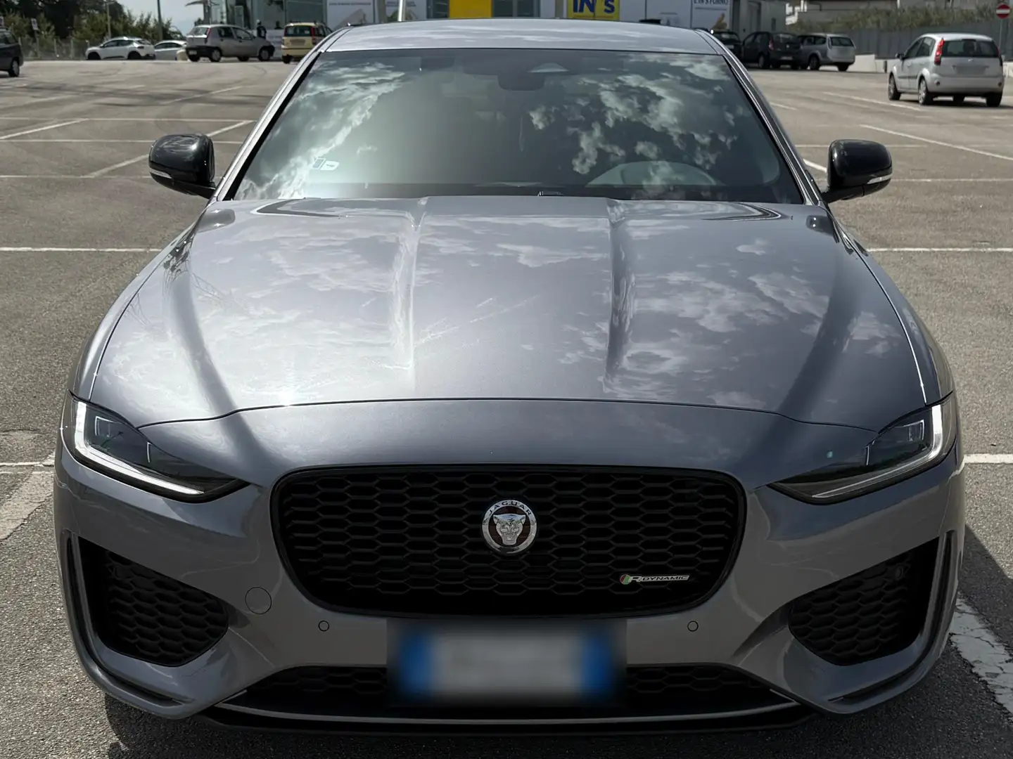 Jaguar XE XE 2.0d i4 mhev R-Dynamic Black rwd 204cv auto Gri - 1
