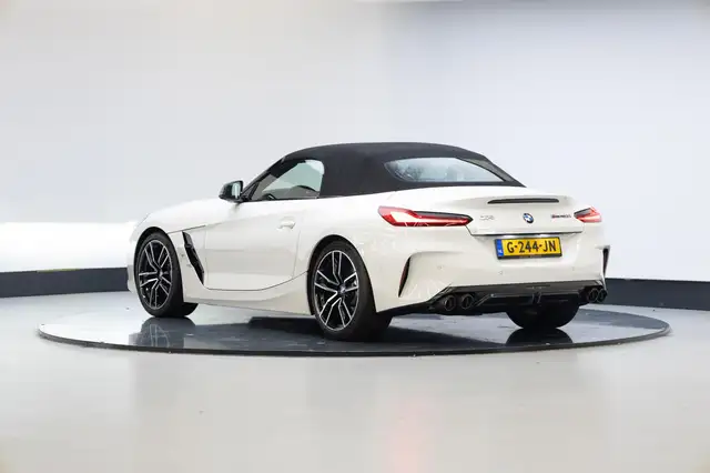 BMW Z4 view 2