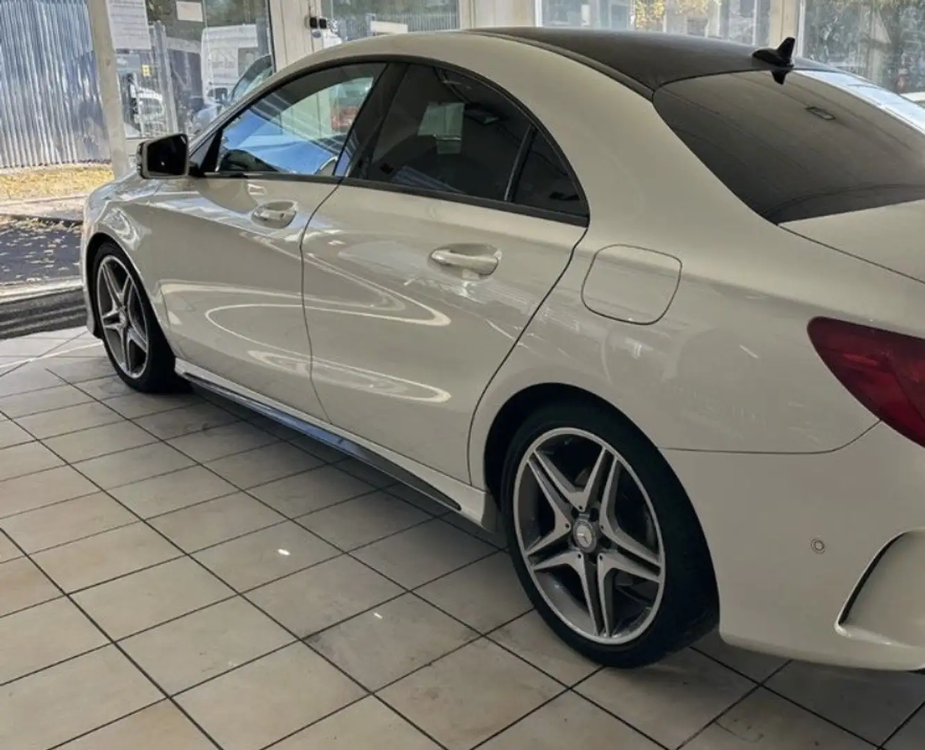 Mercedes-Benz CLA 180 Shooting Brake AMG Line - 1