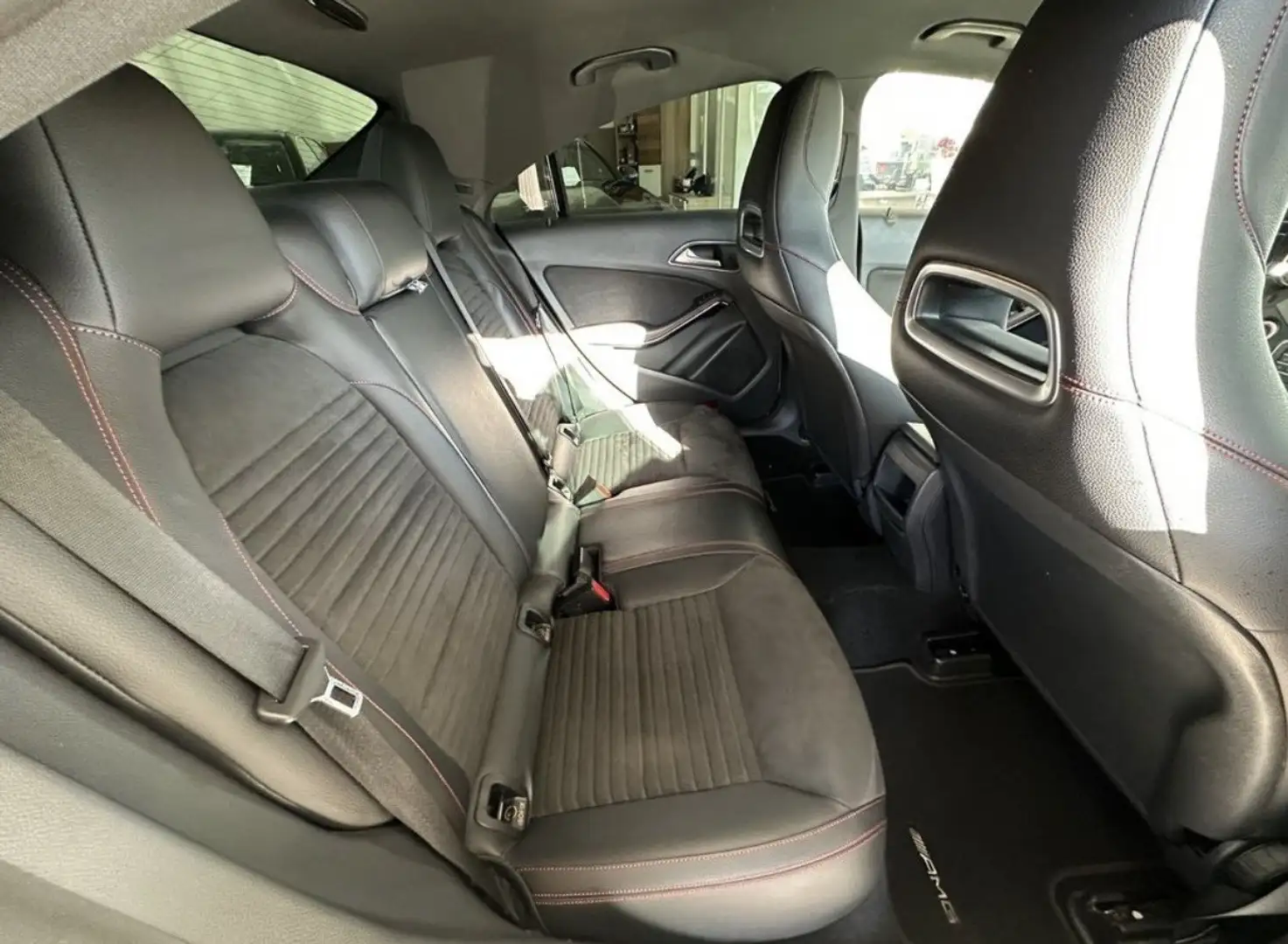 Mercedes-Benz CLA 180 Shooting Brake AMG Line - 2