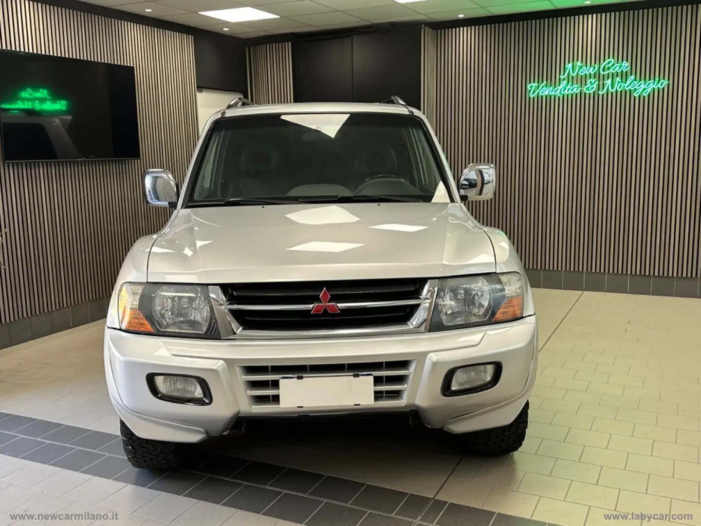 Mitsubishi Pajero 3.2 16V DI-D 3p. GLS Szary - 2