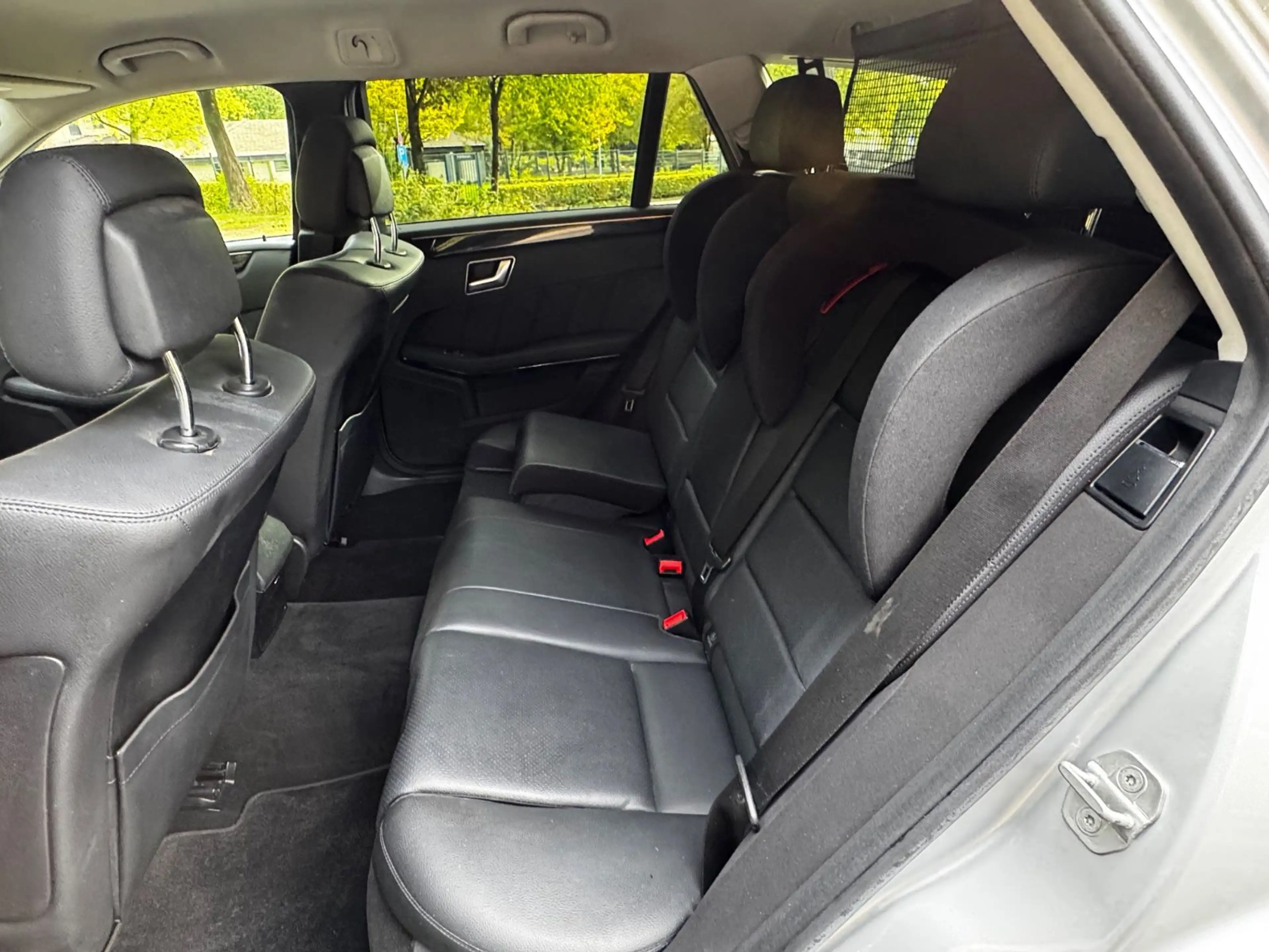 Mercedes-Benz E 200 CGI Avantgarde Kombi mit Kindersitzbank ! — photo 10