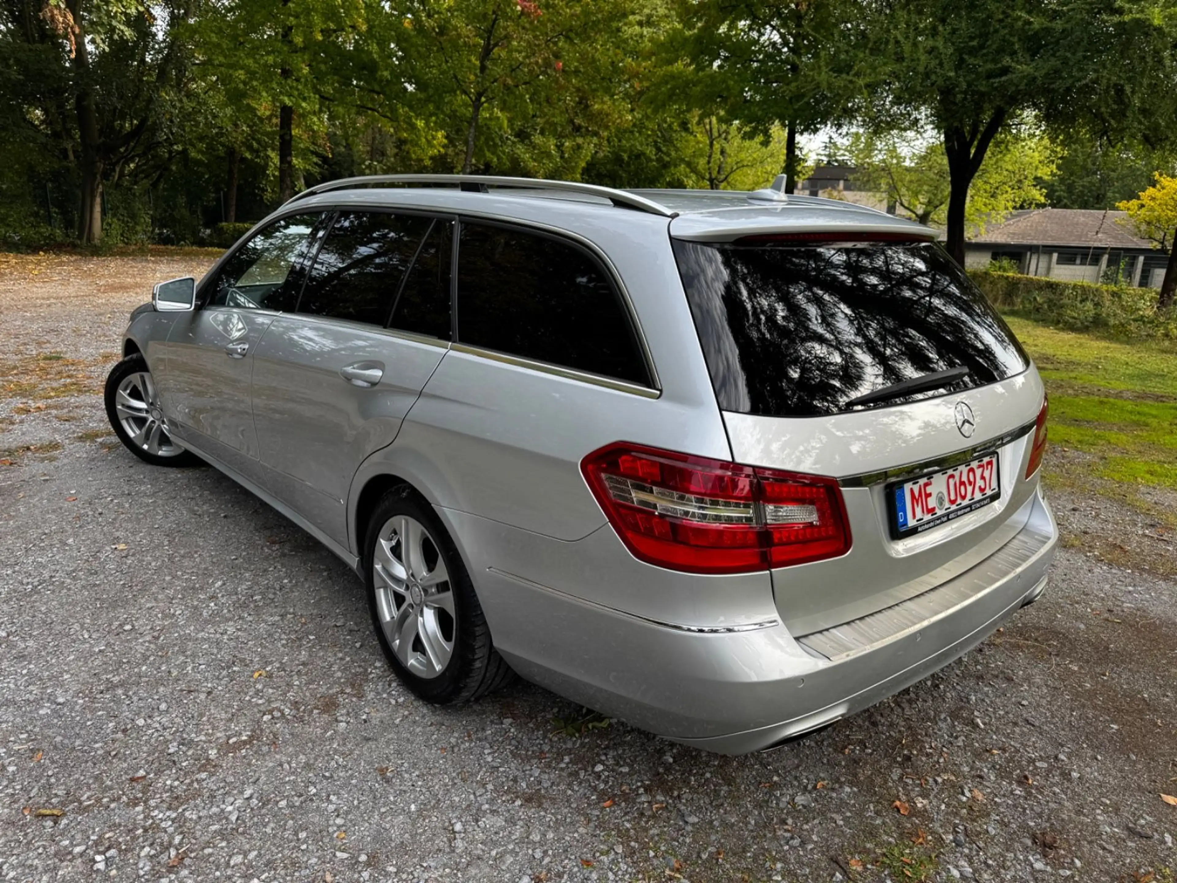Mercedes-Benz E 200 CGI Avantgarde Kombi mit Kindersitzbank ! — photo 4