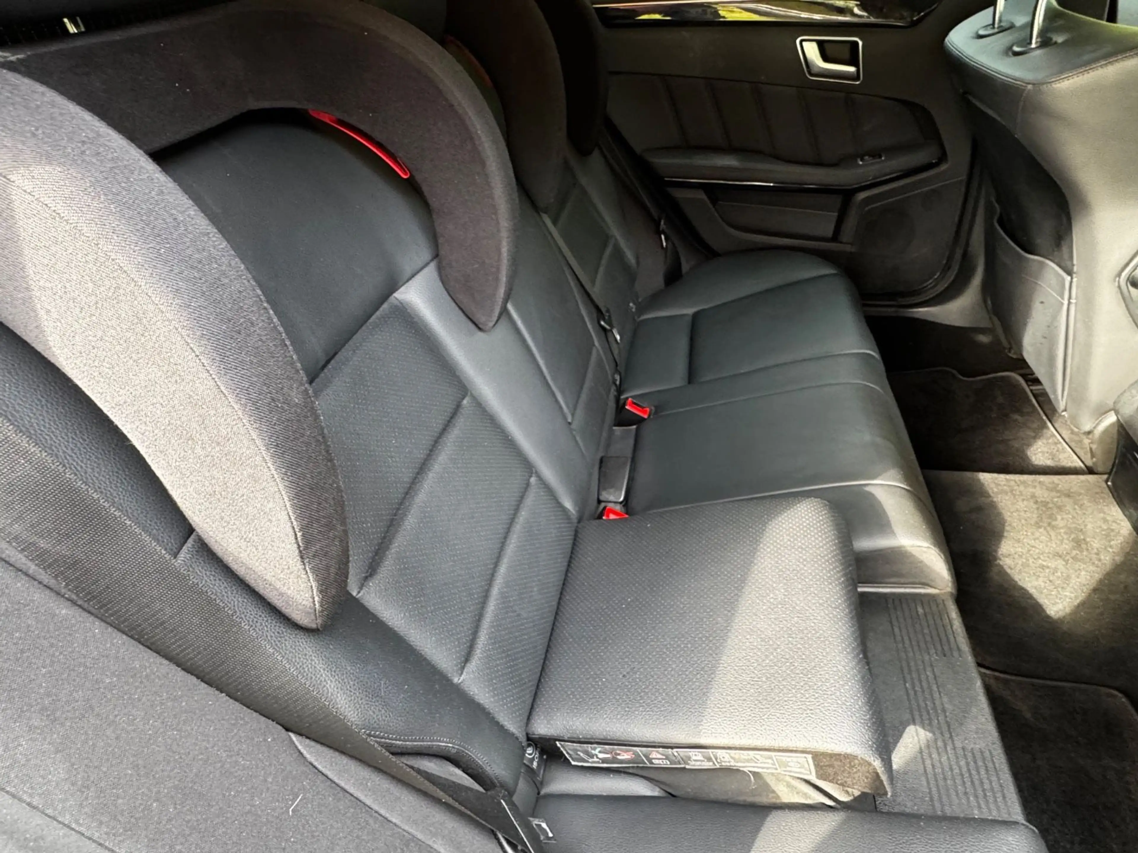 Mercedes-Benz E 200 CGI Avantgarde Kombi mit Kindersitzbank ! — photo 12