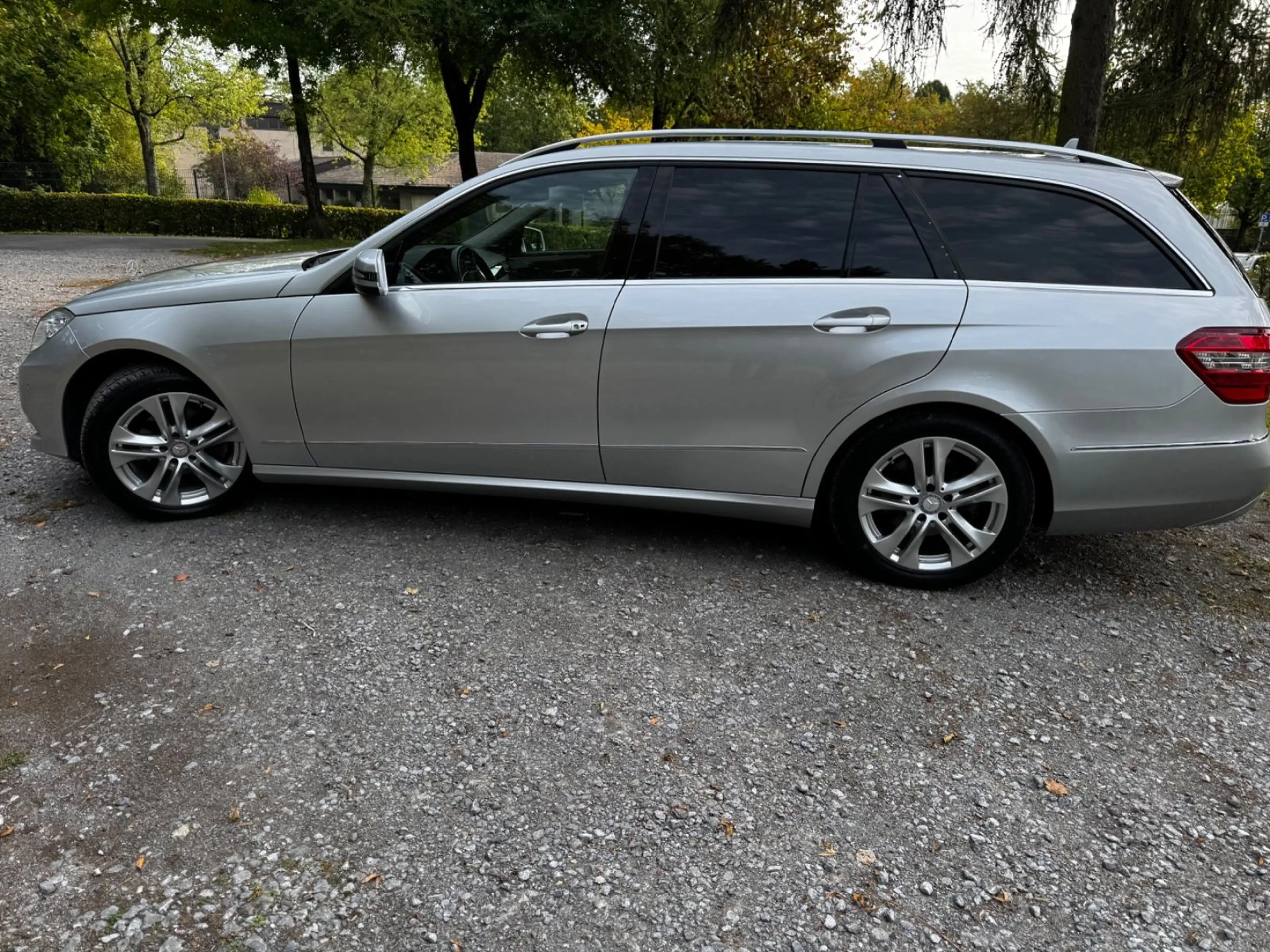 Mercedes-Benz E 200 CGI Avantgarde Kombi mit Kindersitzbank ! — photo 3