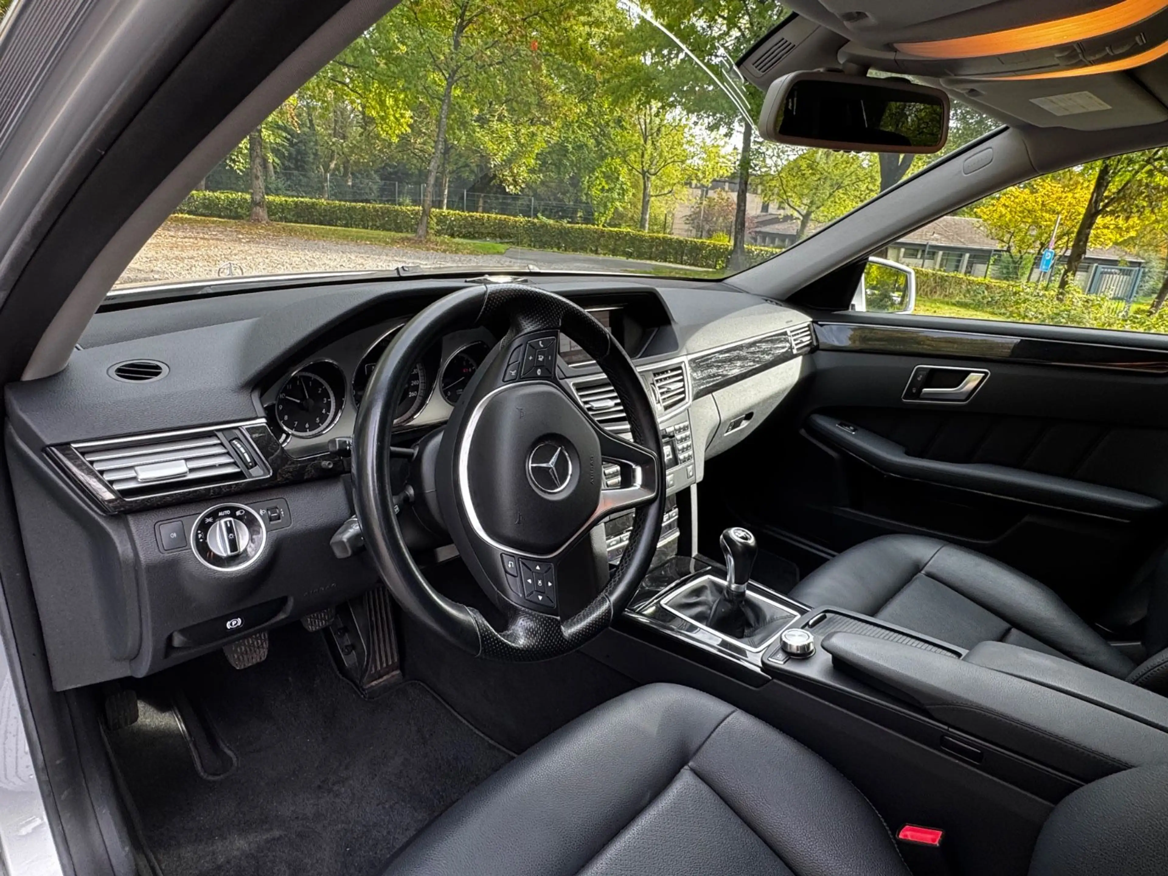 Mercedes-Benz E 200 CGI Avantgarde Kombi mit Kindersitzbank ! — photo 14