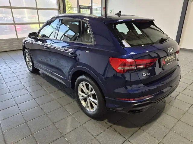 Audi Q3 view 4