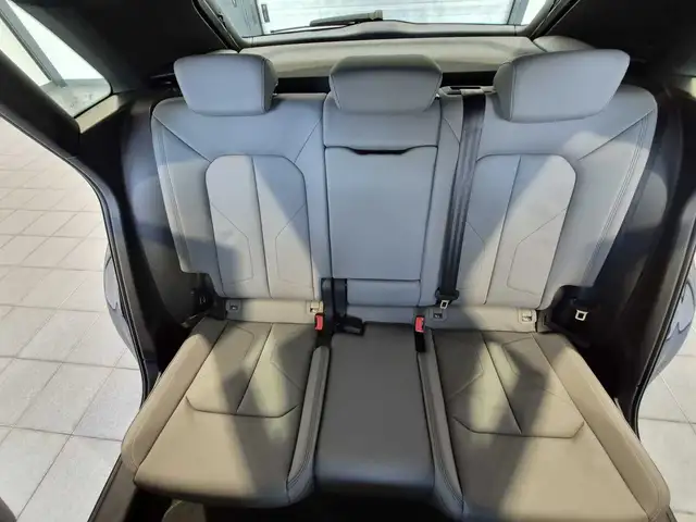 Audi Q3 view 14