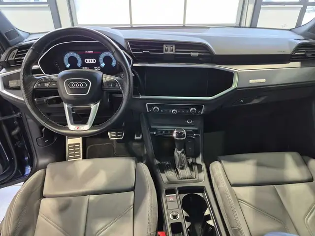 Audi Q3 view 9